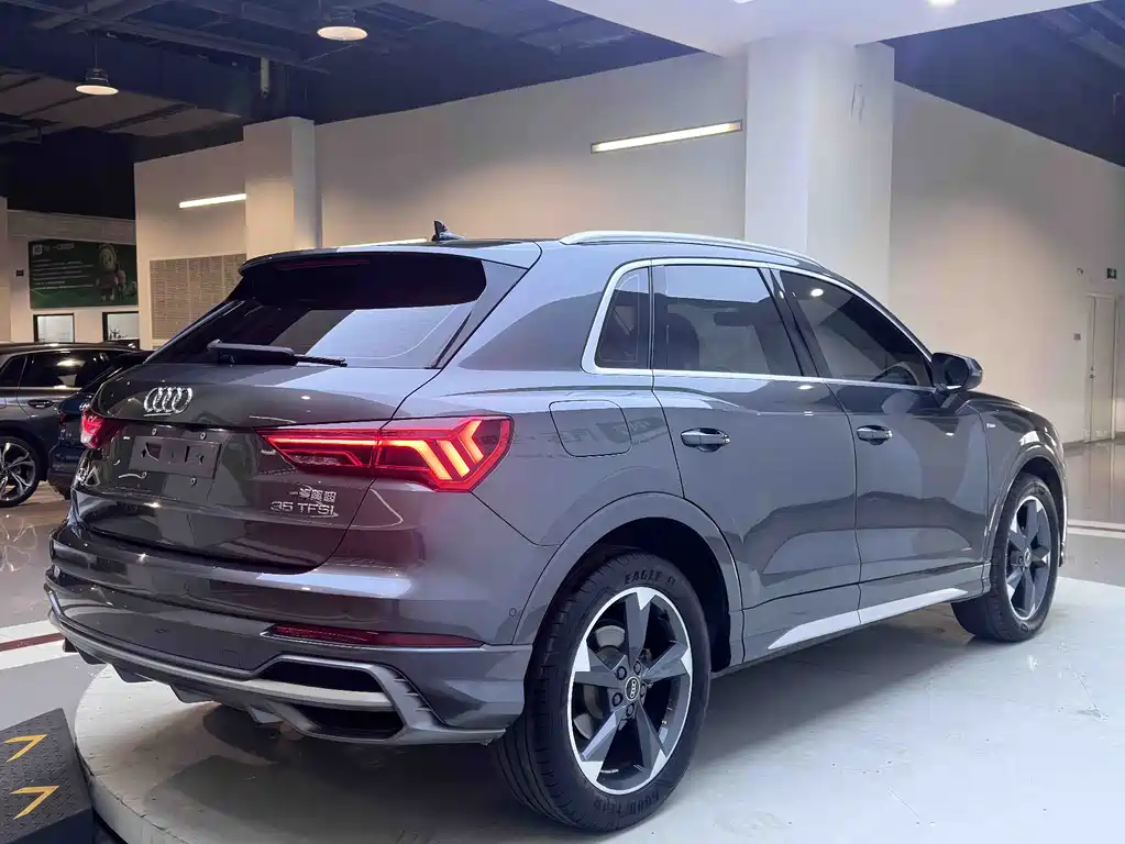 Audi Q3 2023 35 TFSI Fashion (1.4T)