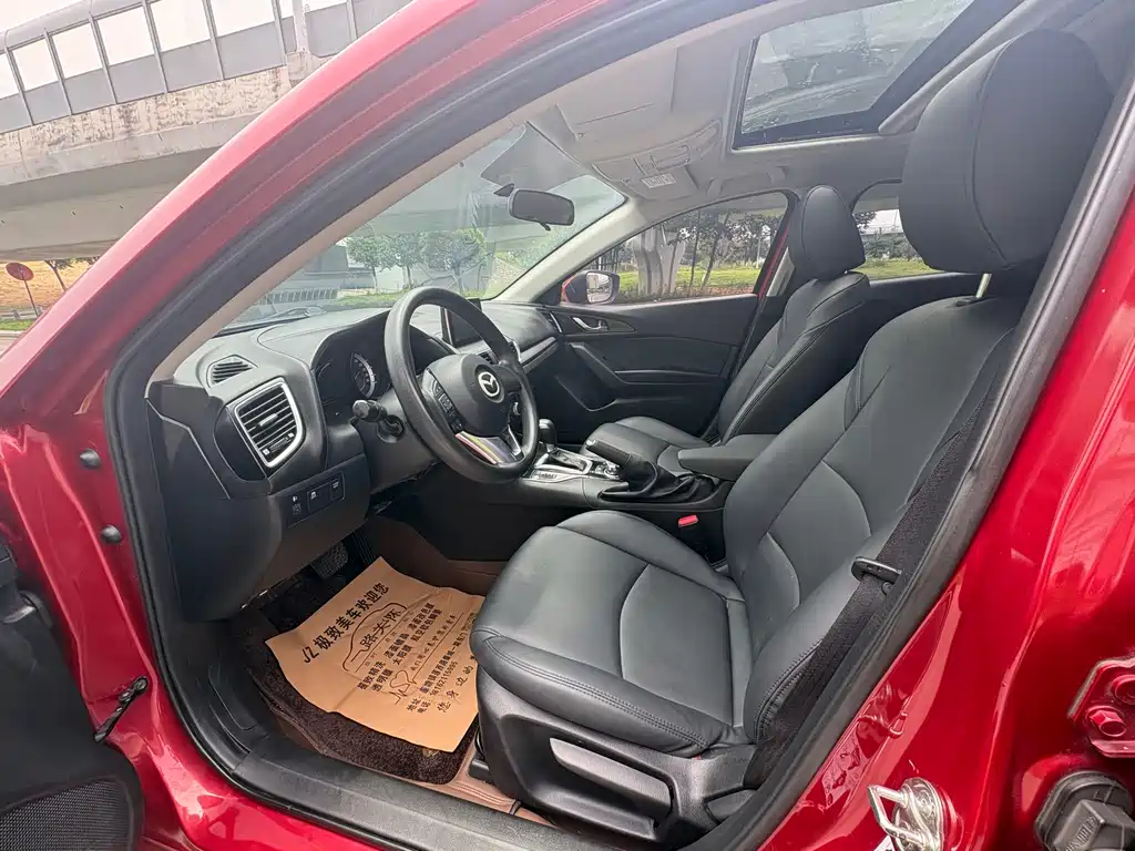 Mazda Mazda3 3 2016 1.5L AT Luxury