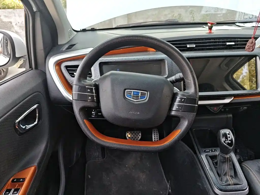Geely Vision X1 — миниатюра 11