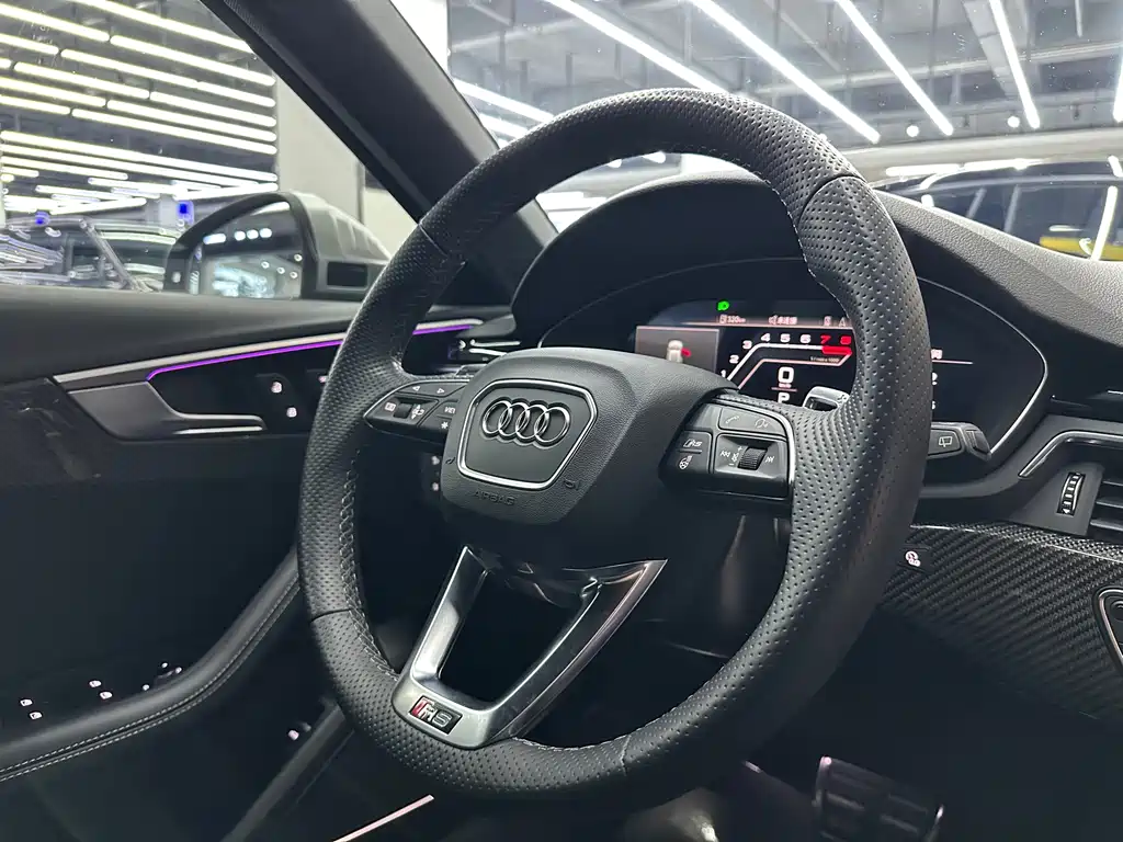 AUDI RS 4
