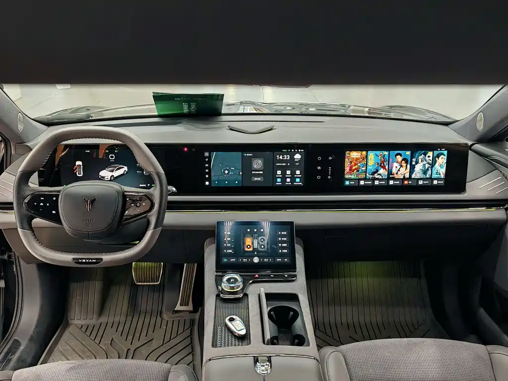 VOYAH LANTU CHASING LIGHT