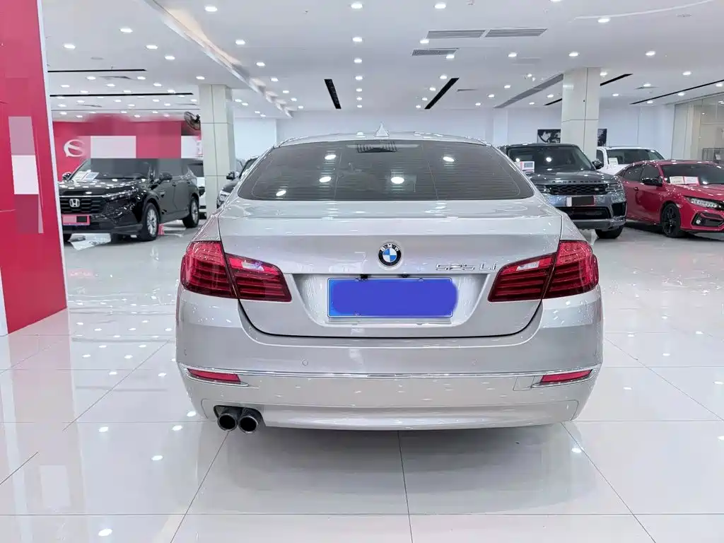 BMW 5 Series — миниатюра 12