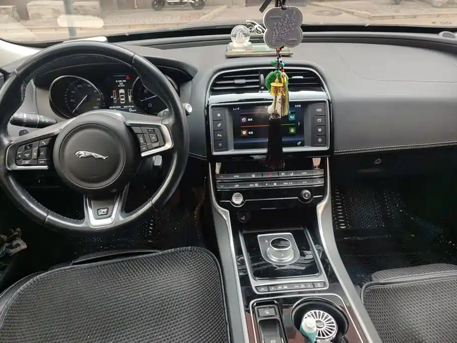 Jaguar XE — миниатюра 11