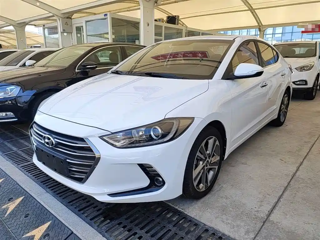 Купить Hyundai Elantra