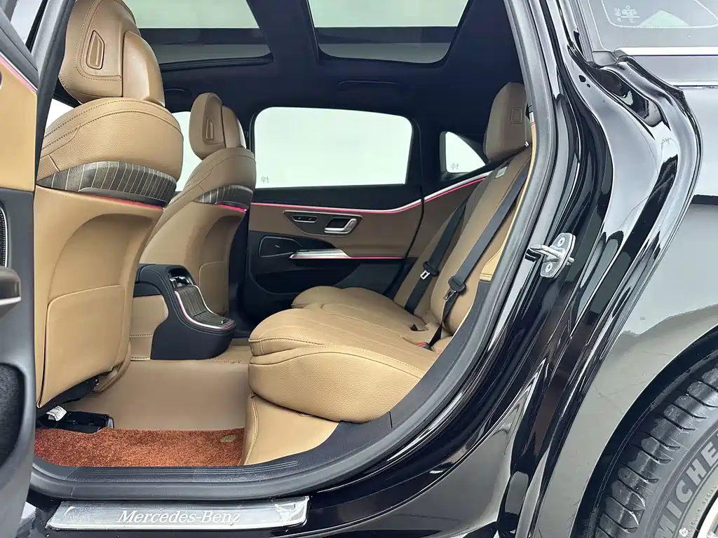 Mercedes-Benz E-Class — миниатюра 8