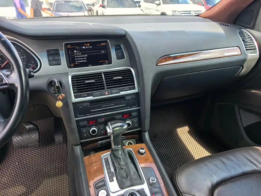 Audi Q7 — миниатюра 13