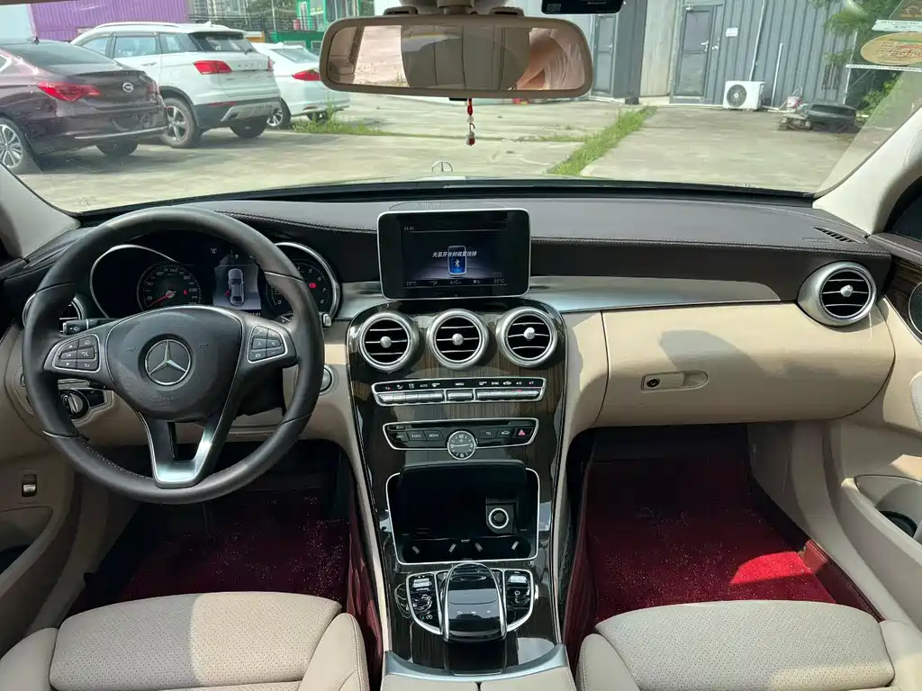 Mercedes-Benz C-Class — миниатюра 7
