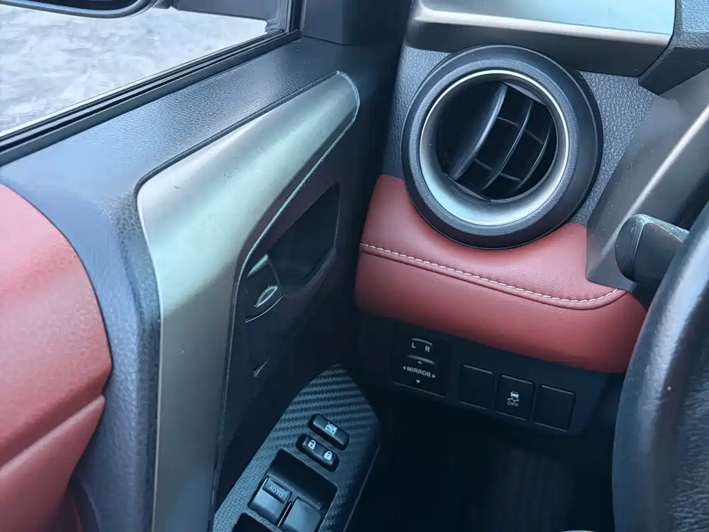 Toyota RAV4 — миниатюра 19