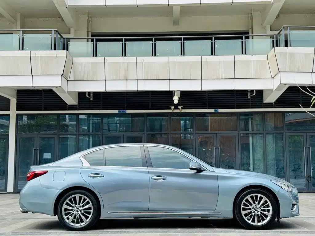 Infiniti Q50L 2018 2.0T V