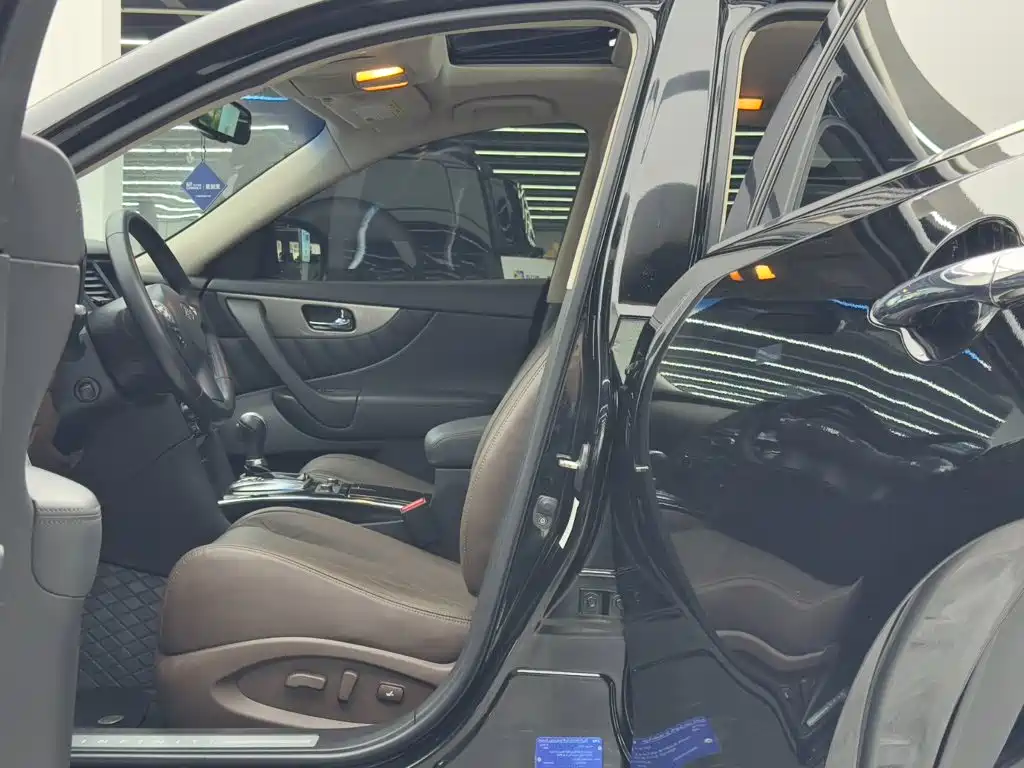 Infiniti QX70 — миниатюра 8