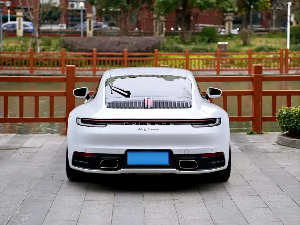 PORSCHE 911