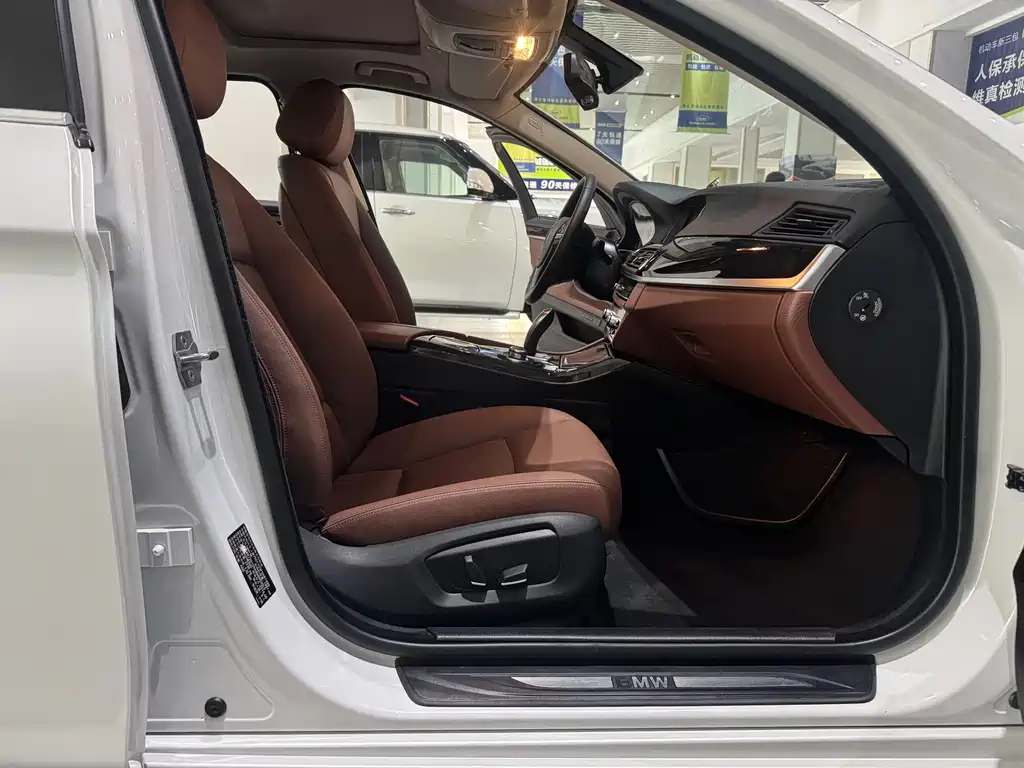 BMW 5 Series — миниатюра 11