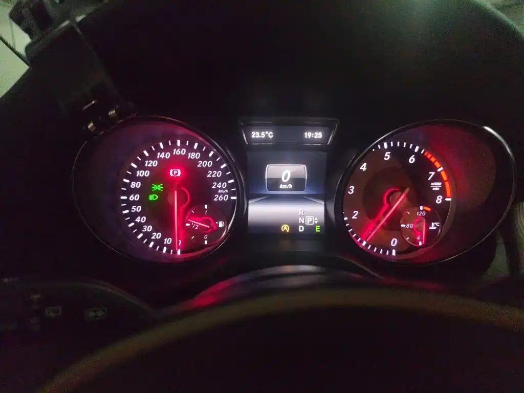 Mercedes-Benz GLA — миниатюра 12
