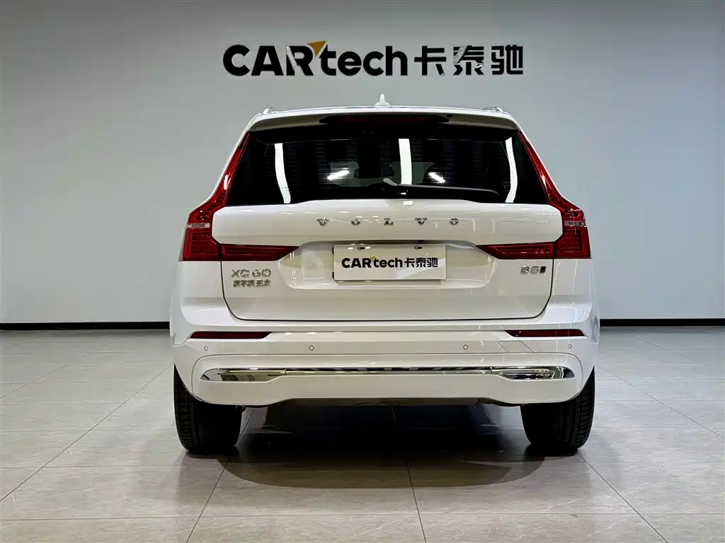 Volvo XC60 2025 B5 Luxury