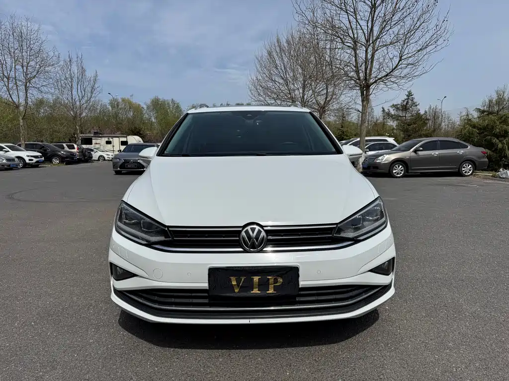 Купить Volkswagen Golf Sportsvan
