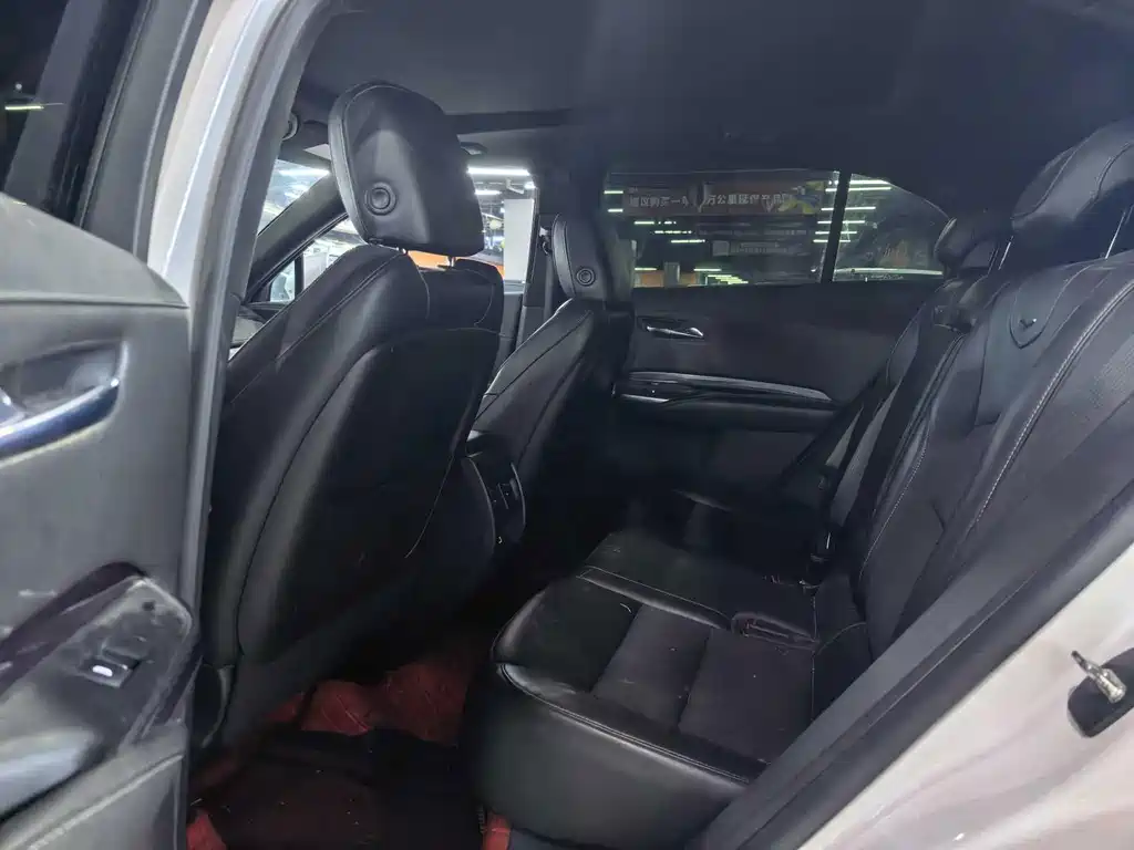 Cadillac XT4 — миниатюра 5