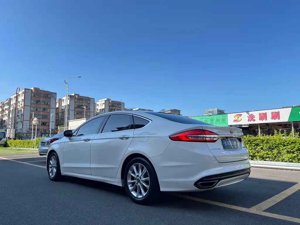 Ford Mondeo — миниатюра 6