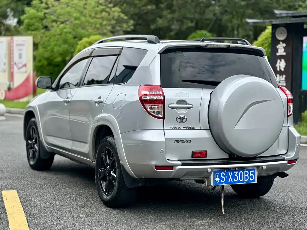 Toyota RAV4 — миниатюра 15