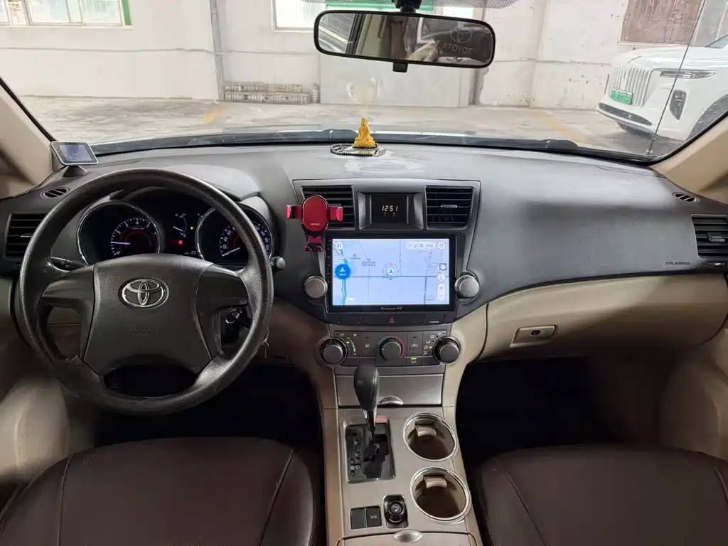Toyota Highlander 2013 2.7L 5 мест
