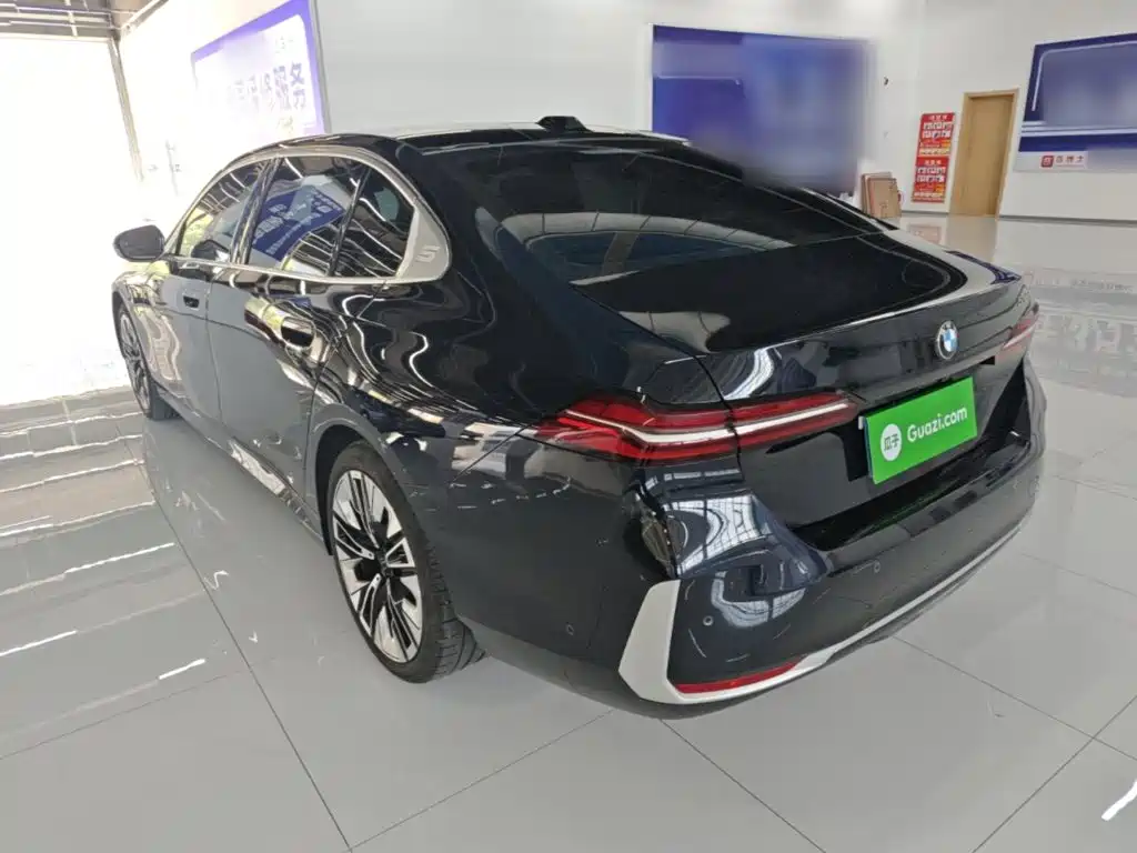 BMW 5 Series — миниатюра 5