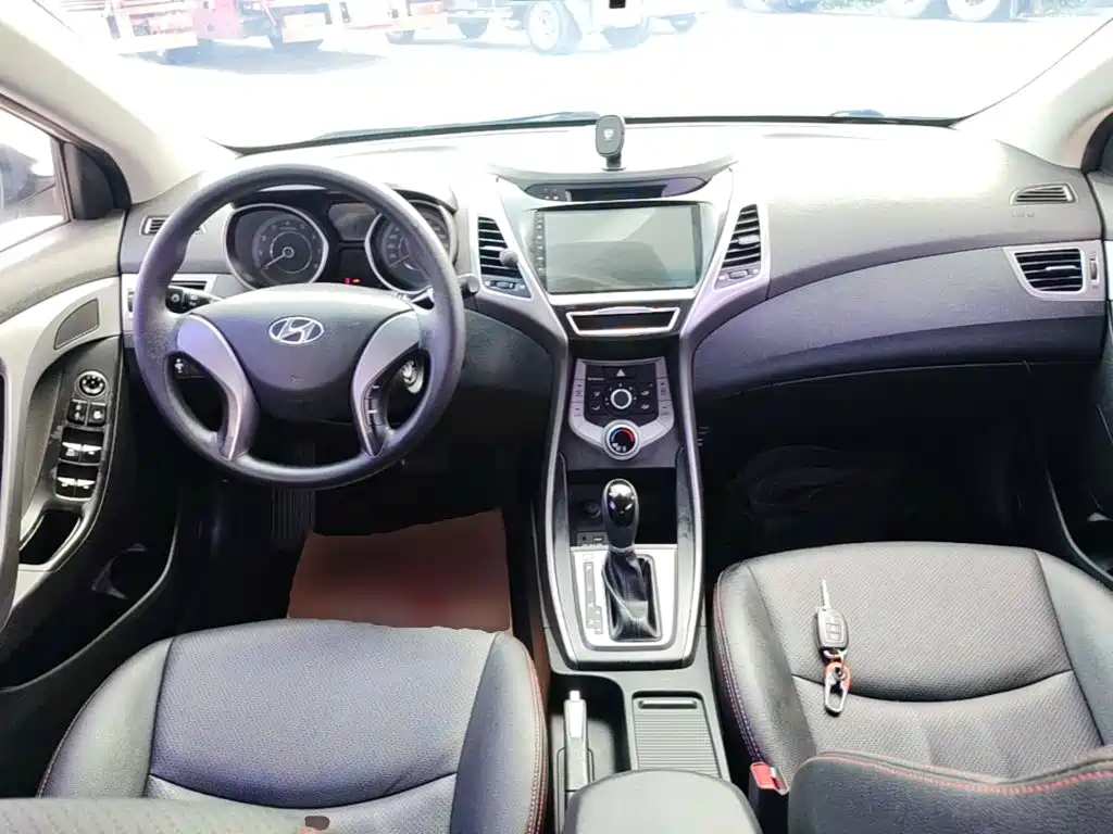 Hyundai Elantra Langdong — миниатюра 10