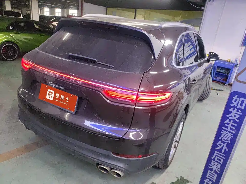 Porsche Cayenne — миниатюра 9