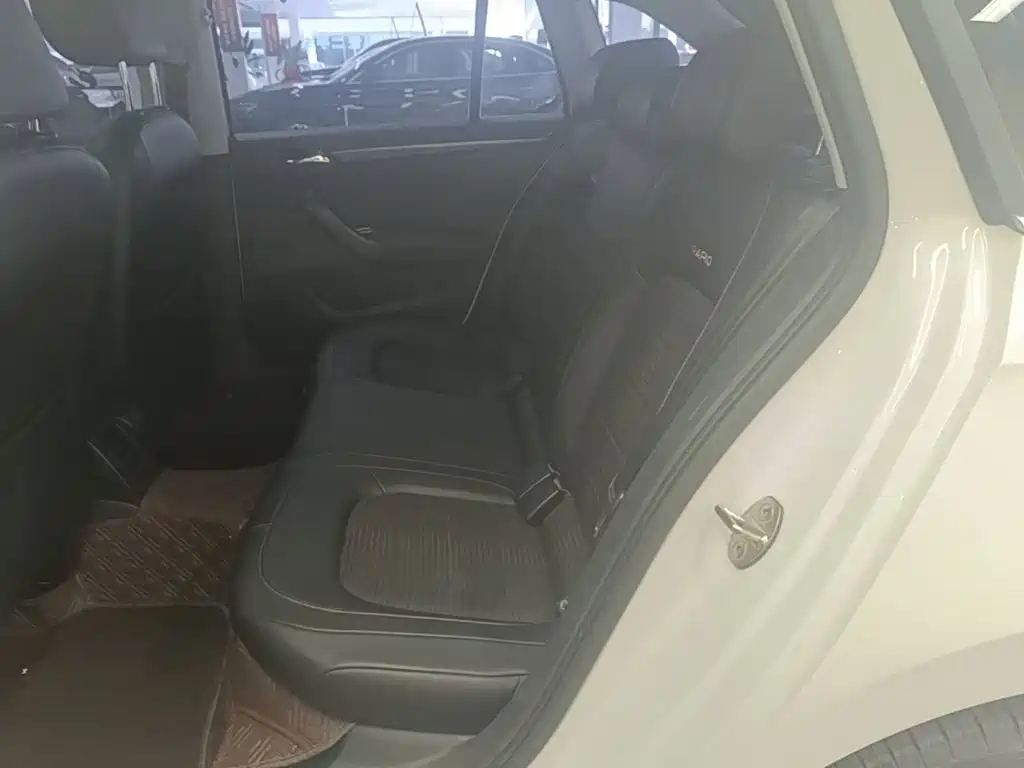 Skoda Rapid Spaceback — миниатюра 17