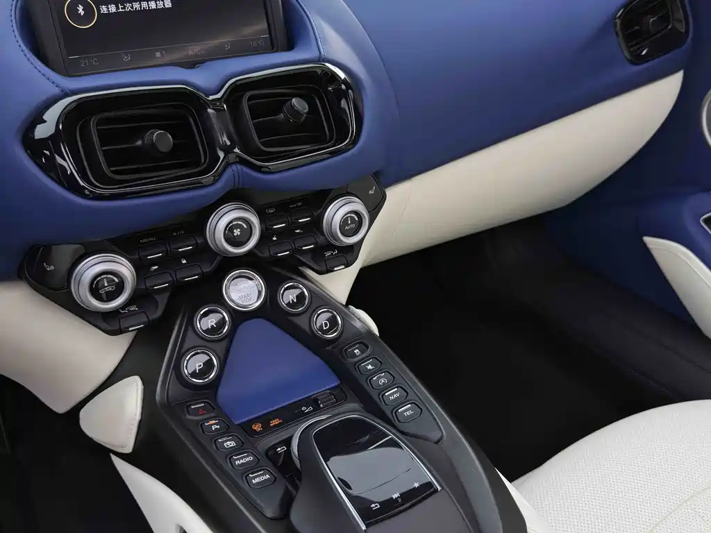 Aston Martin V8 Vantage — миниатюра 11