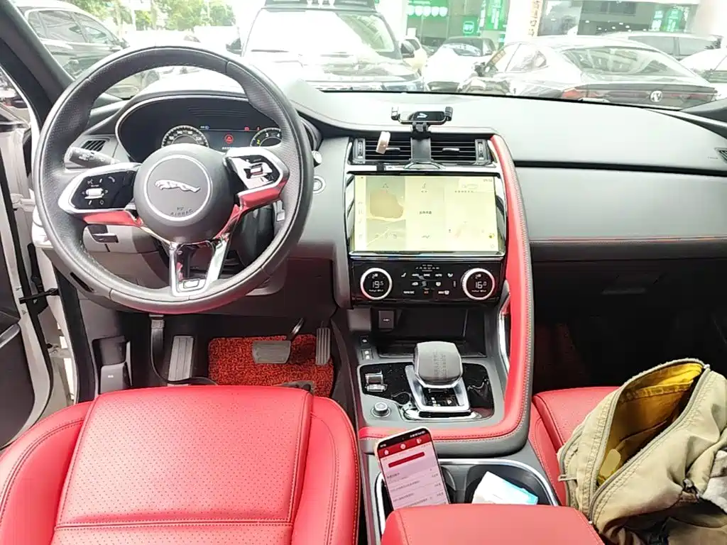 Jaguar E-PACE — миниатюра 10