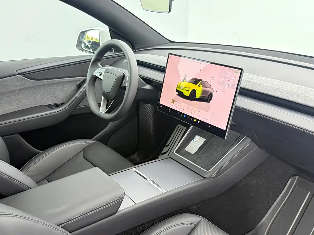Tesla Model Y — миниатюра 15