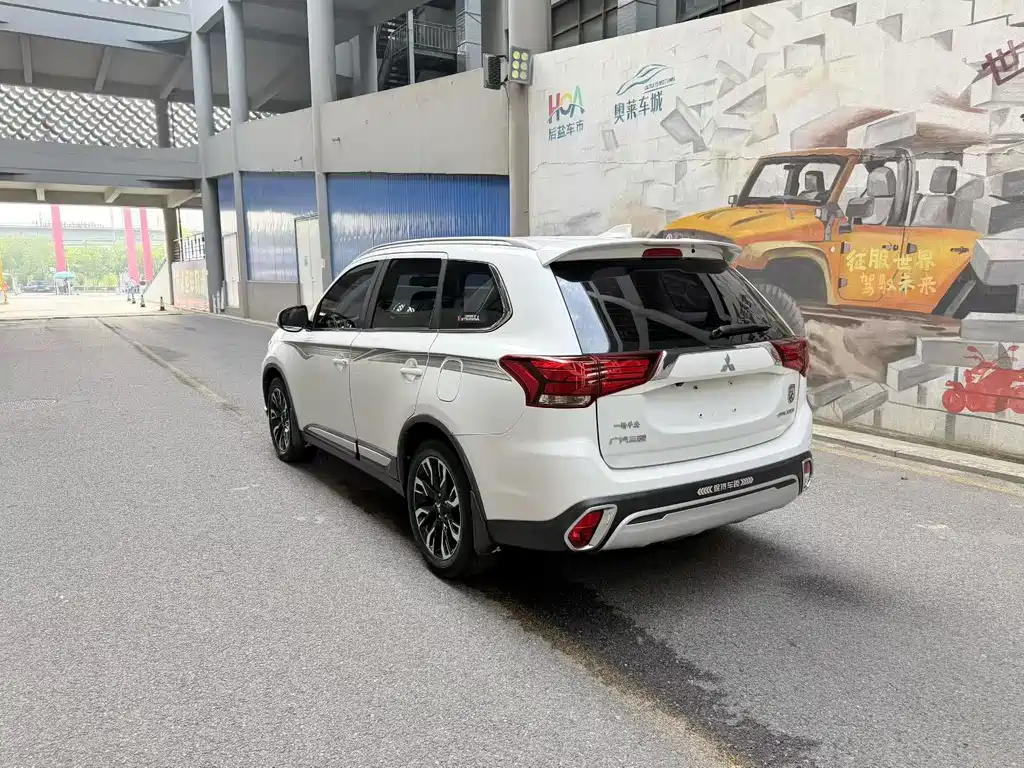 Mitsubishi Outlander — миниатюра 4