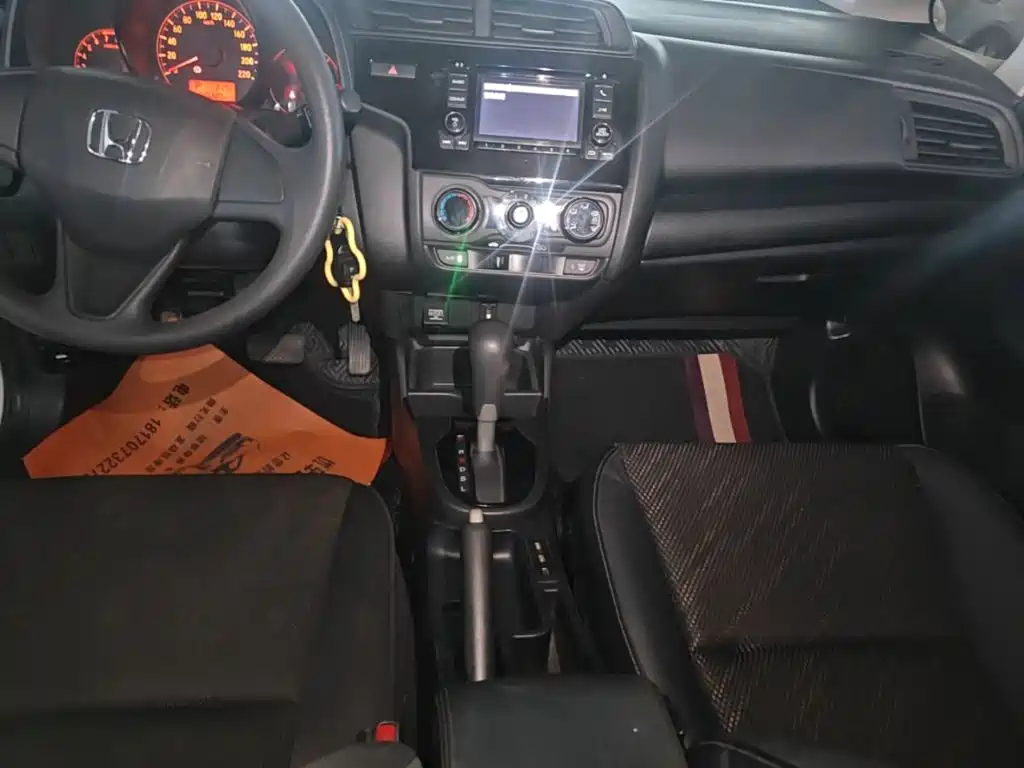 Honda Fit — миниатюра 13