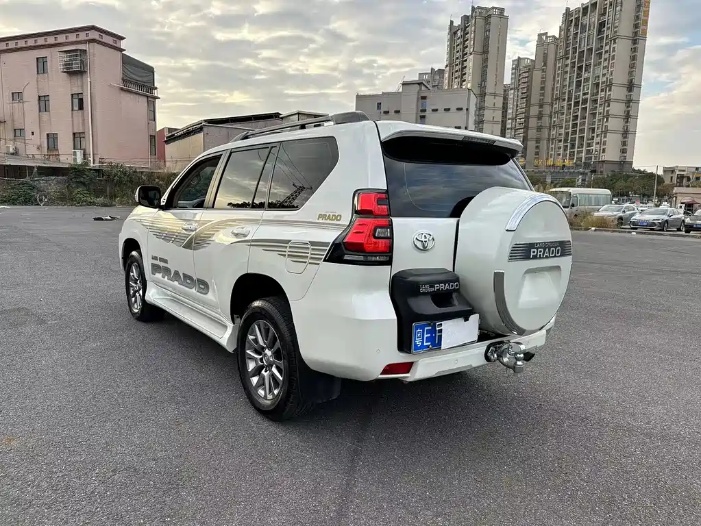 TOYOTA PRADO