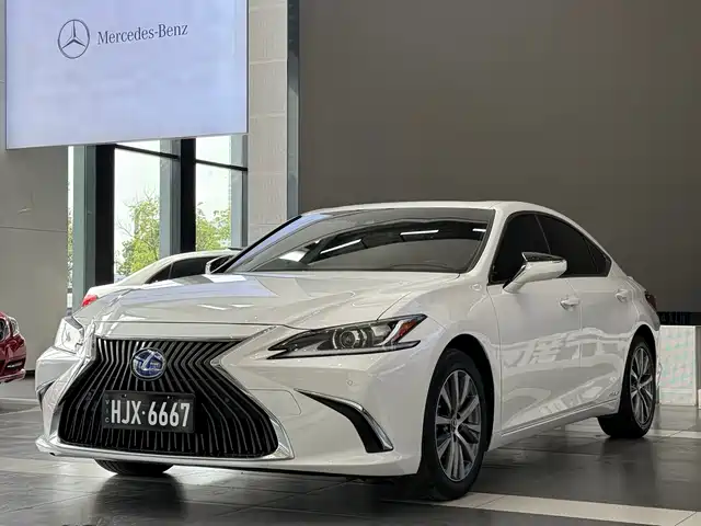 LEXUS ES 2019