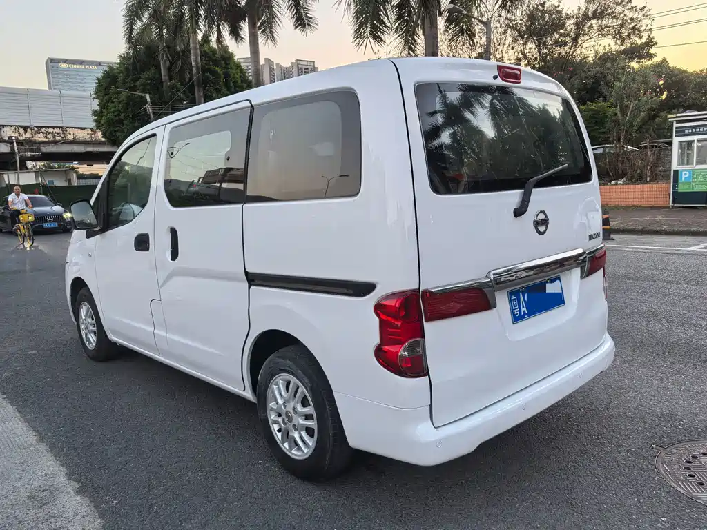 Nissan NV200 — миниатюра 5