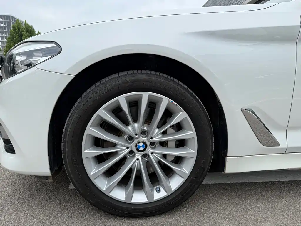 BMW 5 Series — миниатюра 17