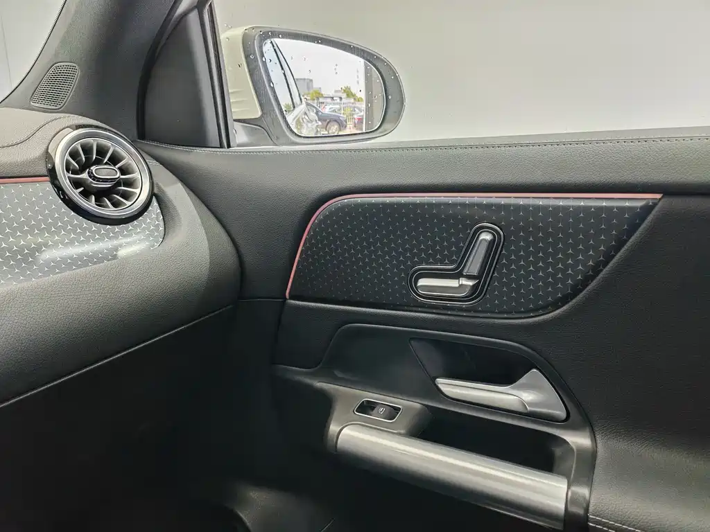 Mercedes-Benz GLA — миниатюра 17