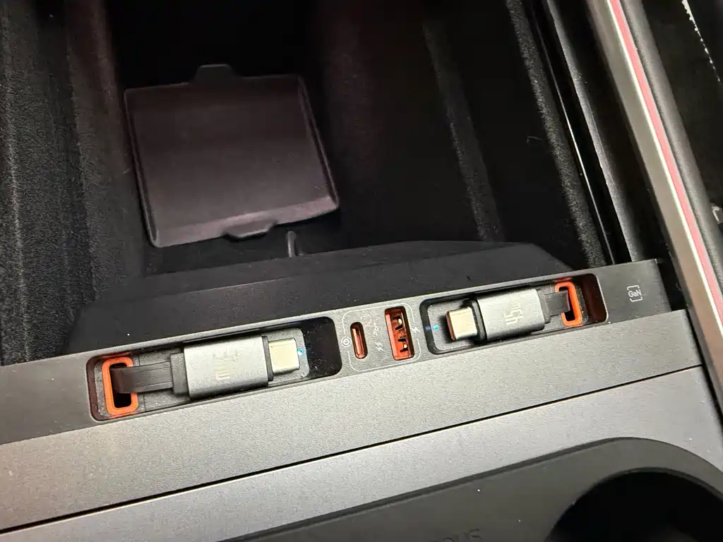 Tesla Model Y — миниатюра 11