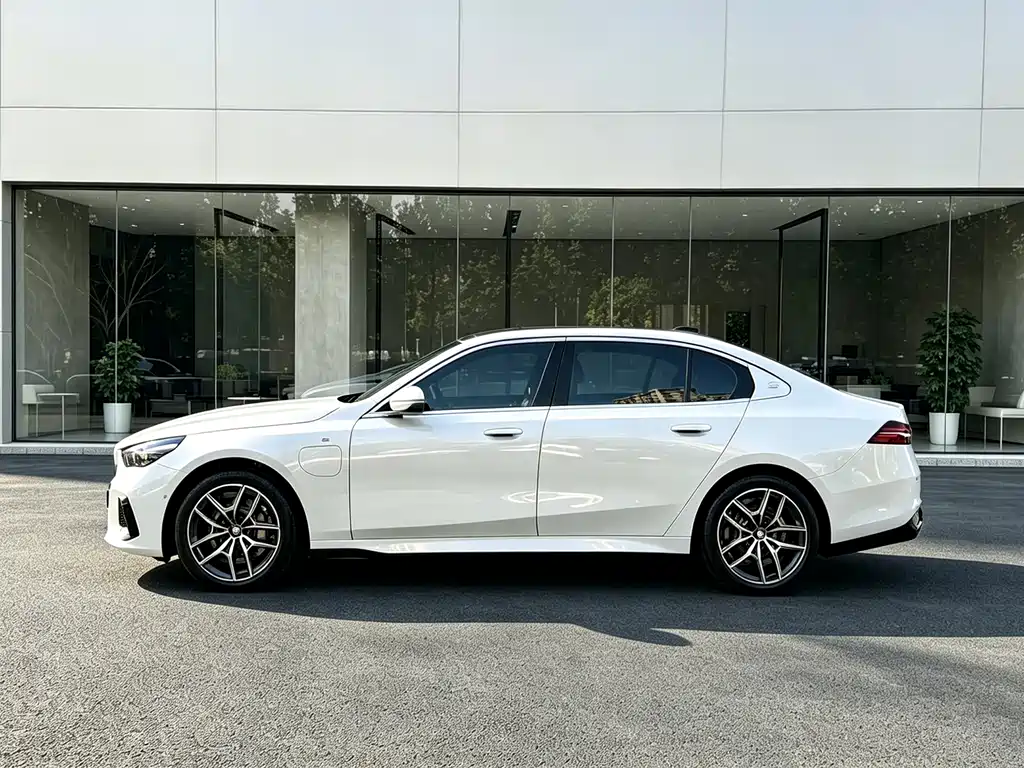 BMW i5 — миниатюра 5