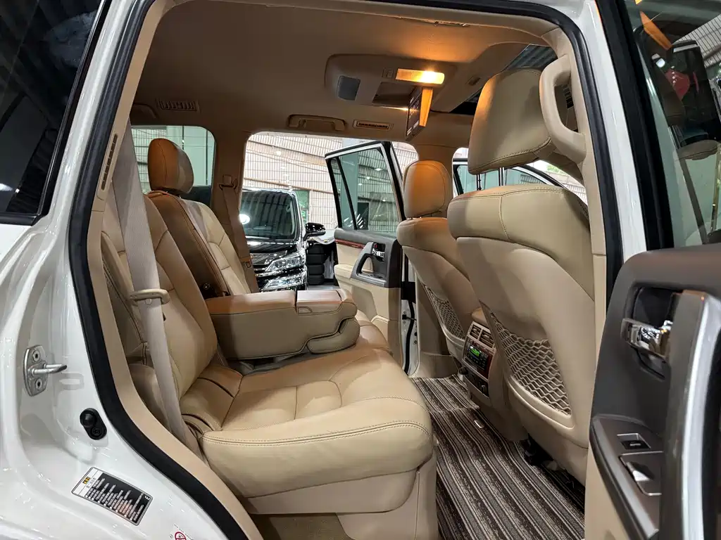 Toyota Land Cruiser 2012 4.6L AT VX-R