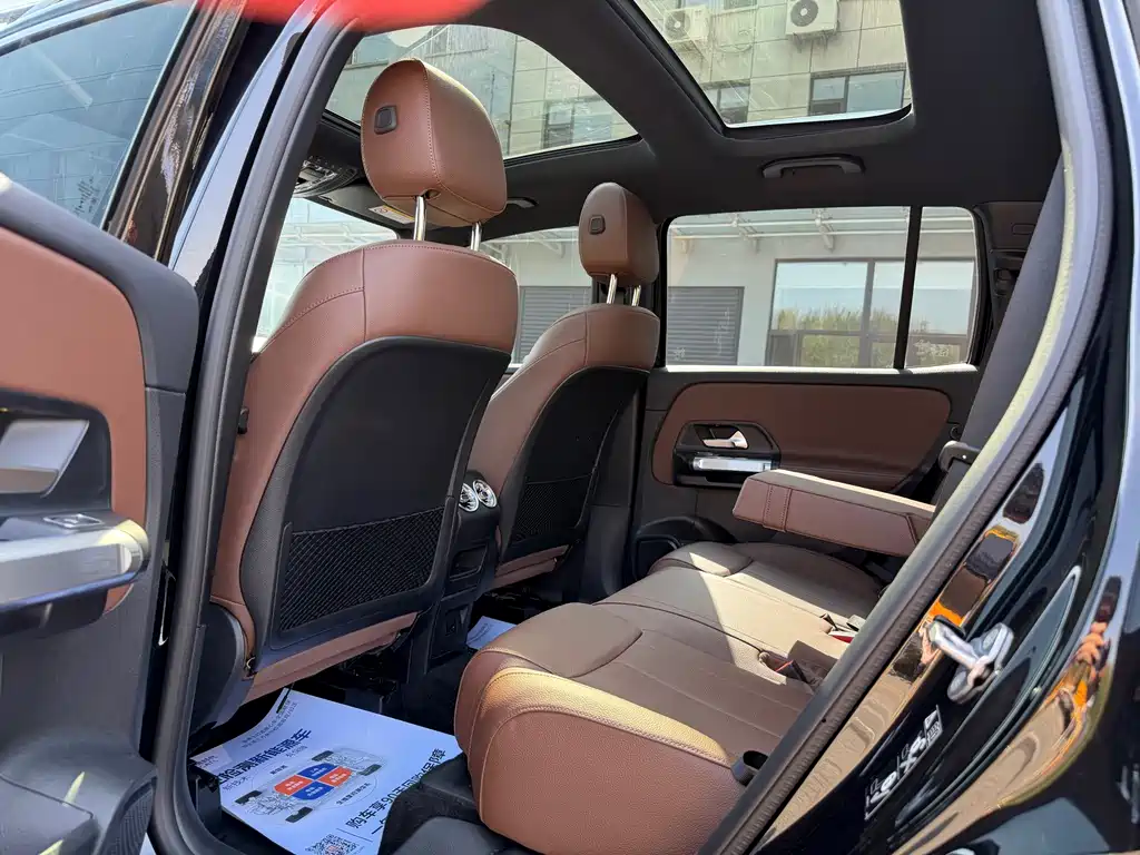 Mercedes-Benz GLB — миниатюра 16