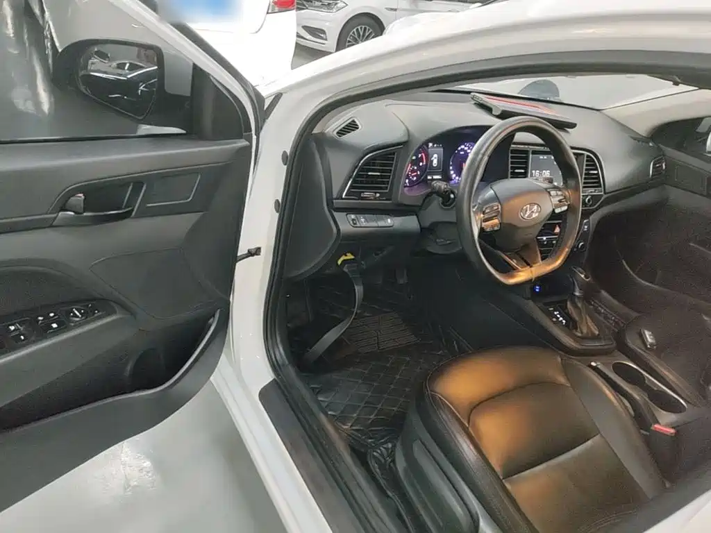 Hyundai Elantra — миниатюра 16