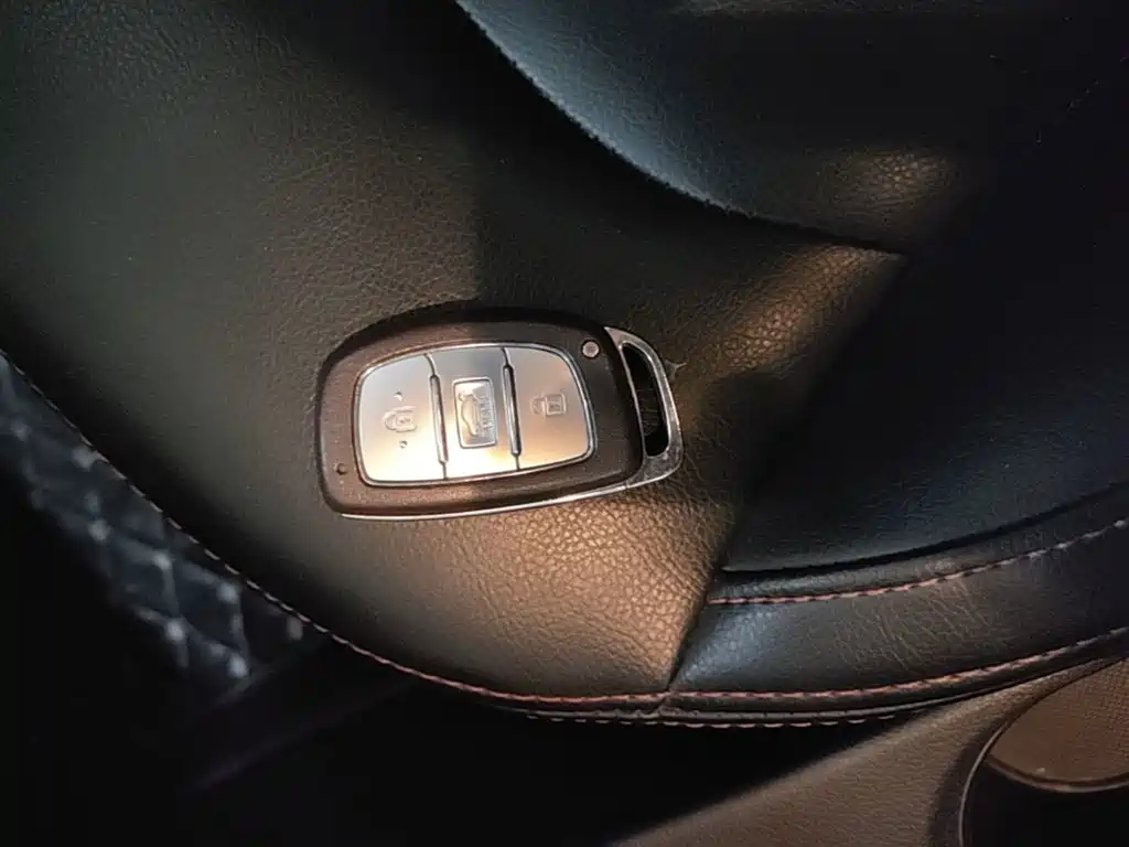 Hyundai Elantra — миниатюра 9