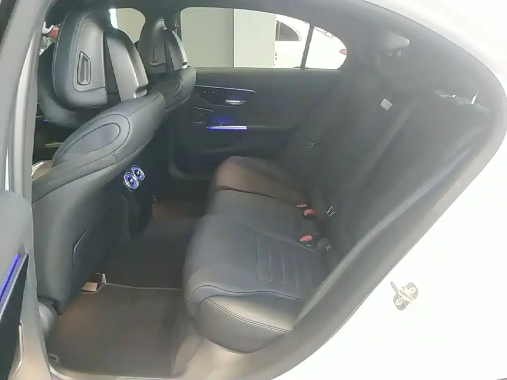 Mercedes-Benz C-Class — миниатюра 17