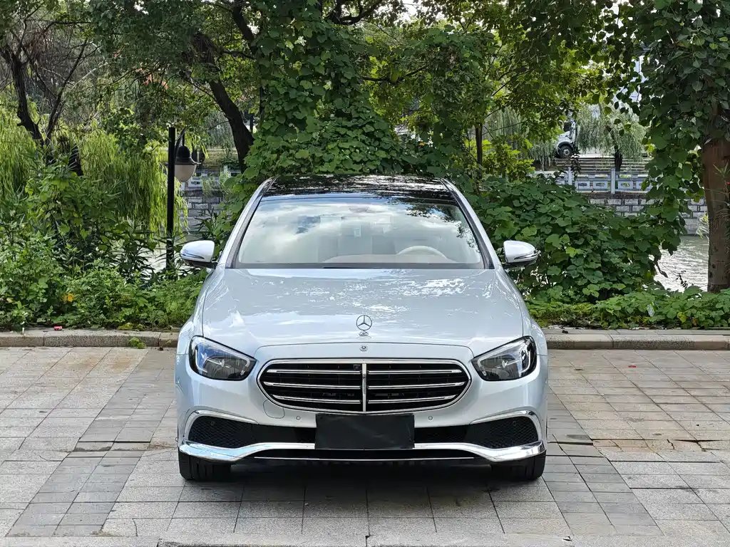 Mercedes-Benz E-Class — миниатюра 2