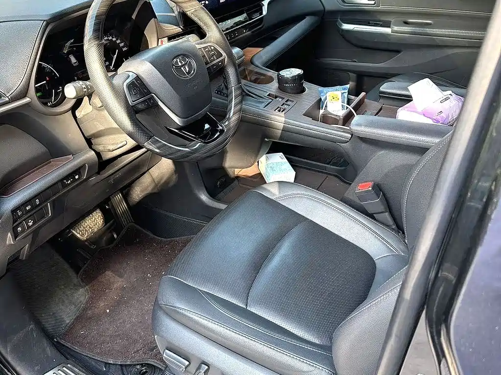 Toyota Sienna — миниатюра 3