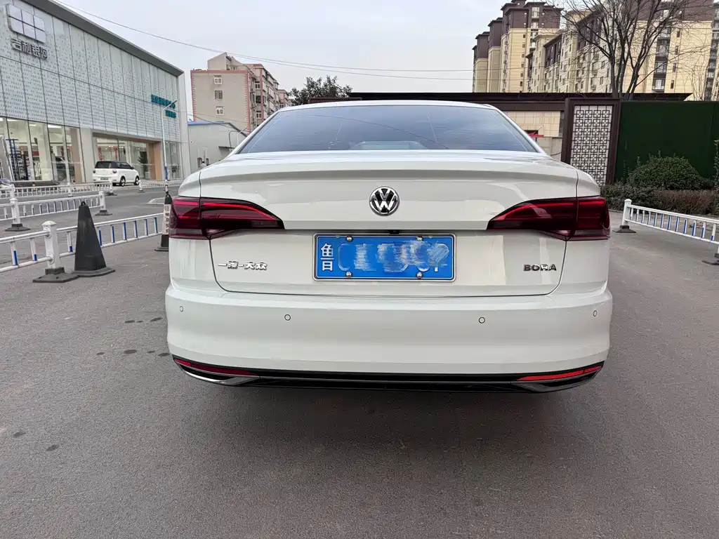 VOLKSWAGEN BORA