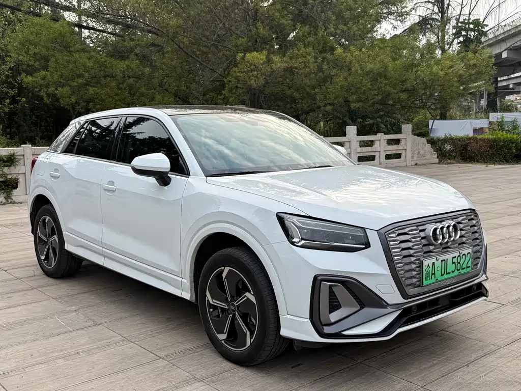 Audi Q2L e-tron — миниатюра 3