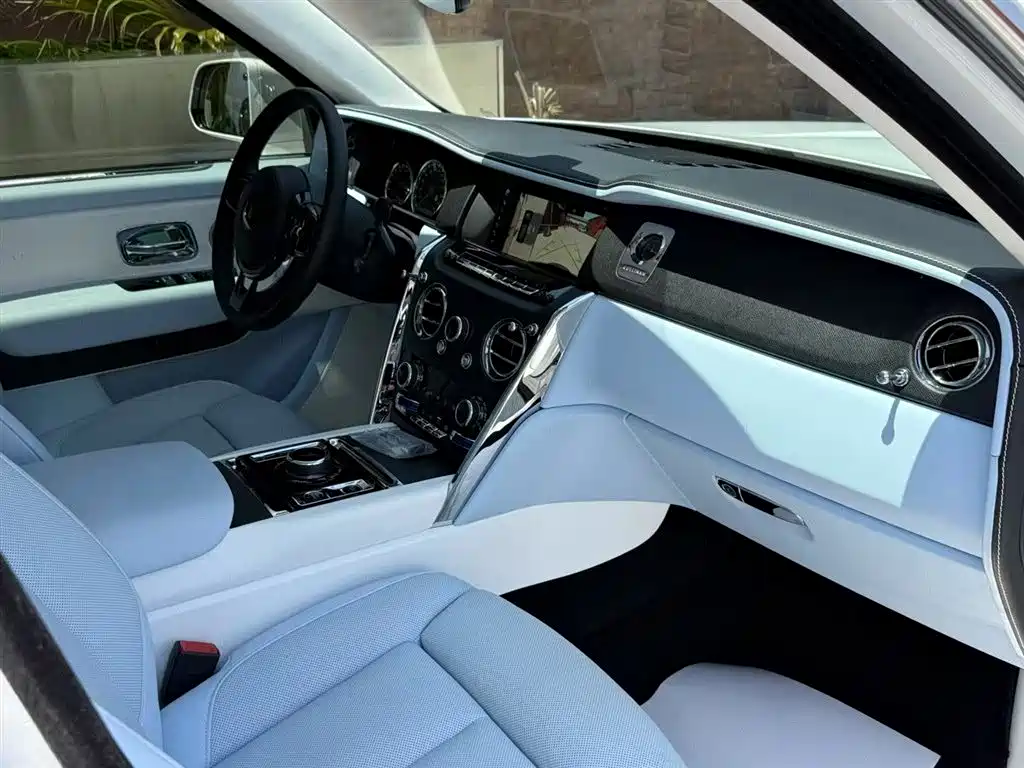 Rolls-Royce Cullinan 2018 мест