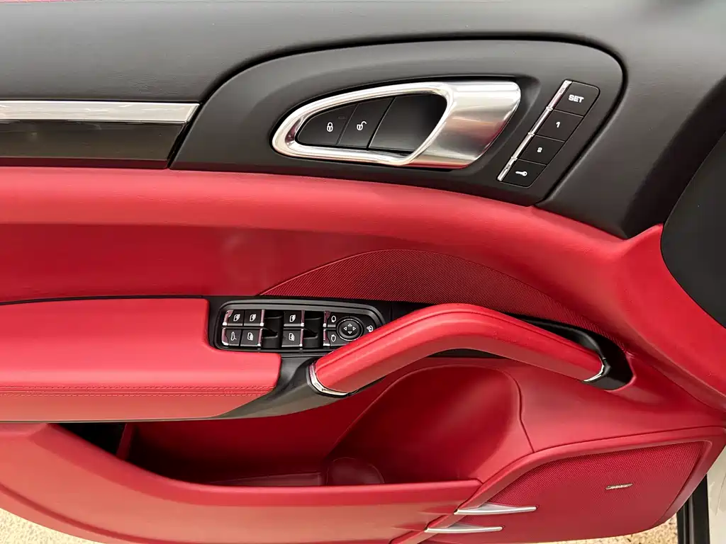 Porsche Cayenne — миниатюра 29